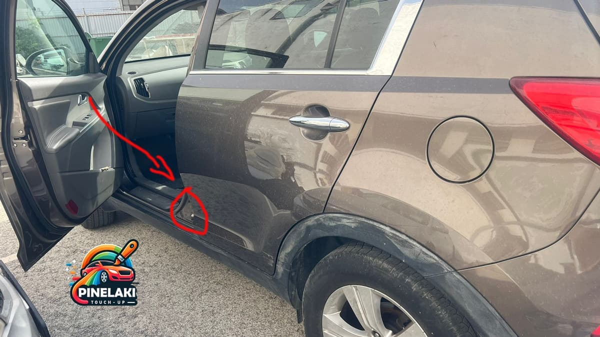 Показывает расположение цветовых кодов Kia Sportage