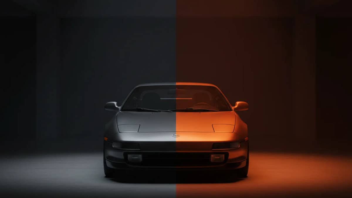 Classic Toyota MR2 разделён между оригинальным цветом и новым покрытием