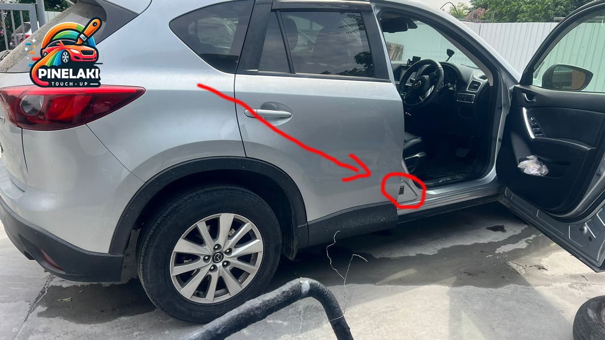 Расположение кода цвета краски на Mazda CX-5 2015